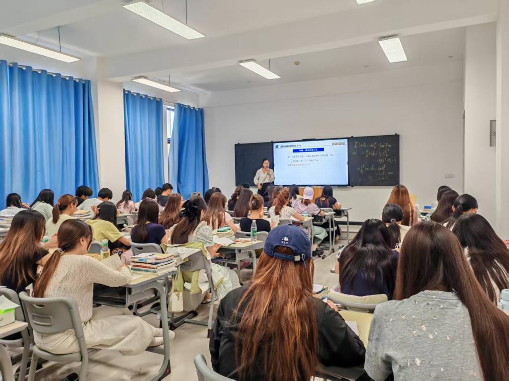 各院部督导负责人及教师代表到场观摩