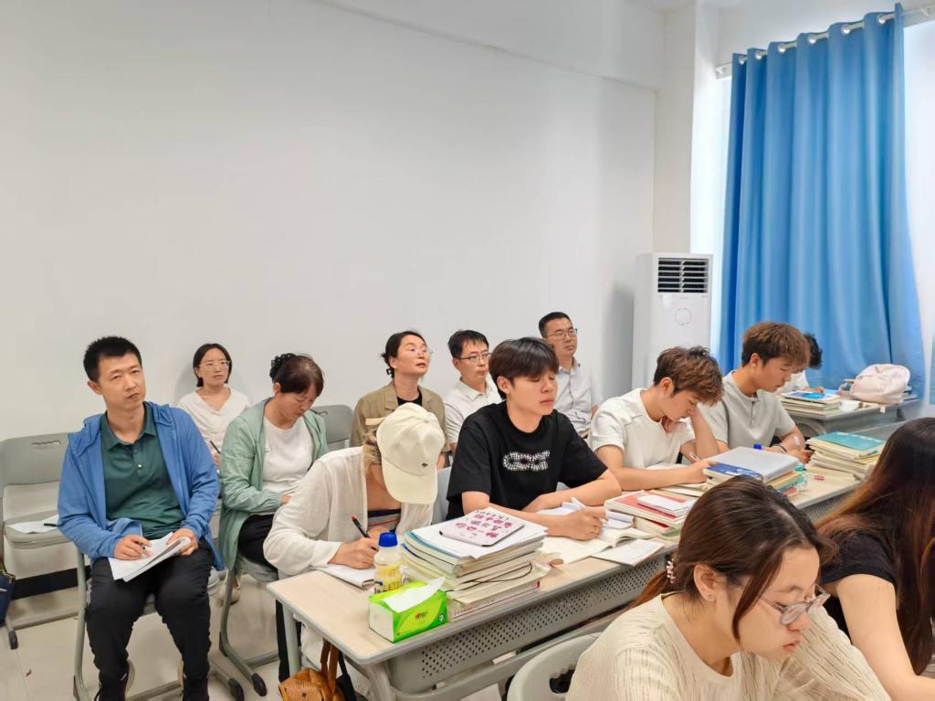 教务科研处副处长张剑