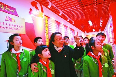 这是全党政治生活中的一件大事